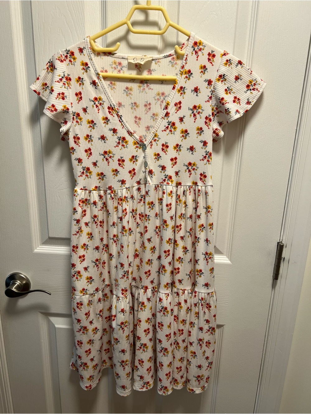 Jessica Simpson White Floral Tiered V-Neck Dress with Red & Yellow Flowers